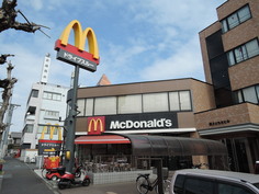 ハンバーガーショップまで0.7キロ